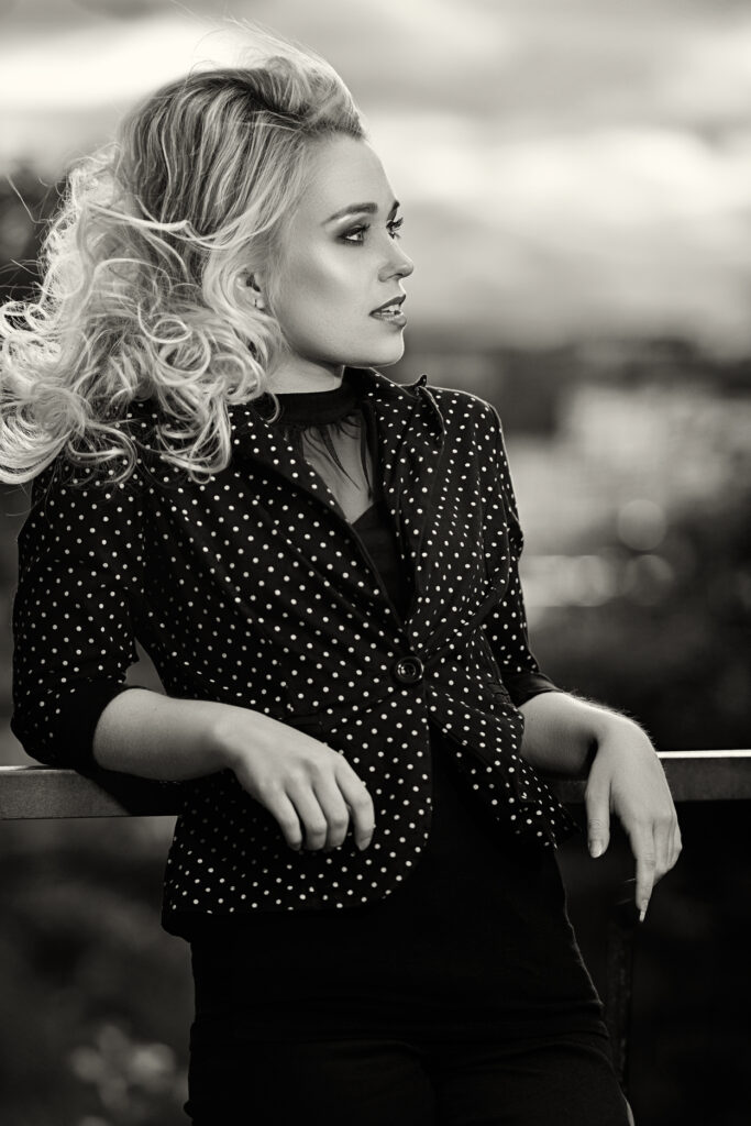 Černobílá portrétní fotografie - Petr Lasák