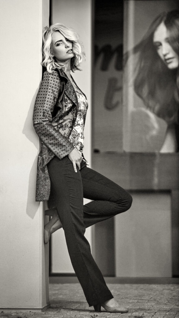 Portrét v černobílé fotografii