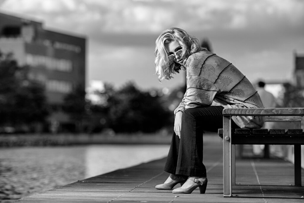 Černobílý portrét v přírodě