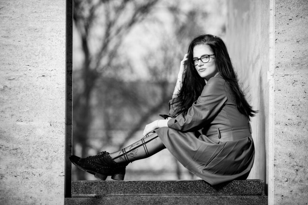 Černobílý portrét v přírodě