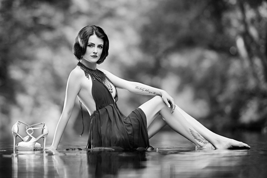 Černobílý portrét v přírodě