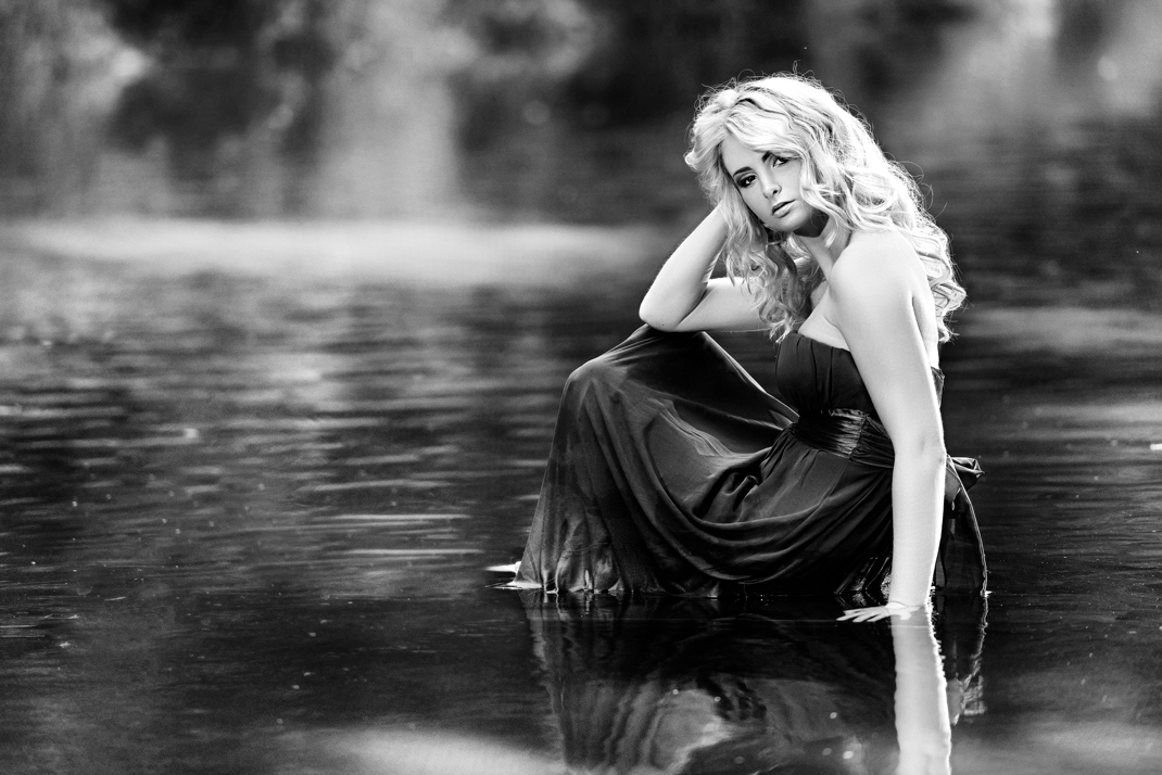 Černobílá portrétní fotografie