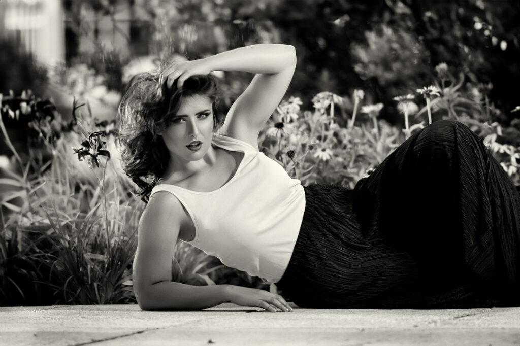 Černobílý portrét v přírodě