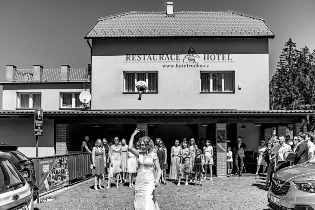 Černobílá svatební fotografie Petr Lasák