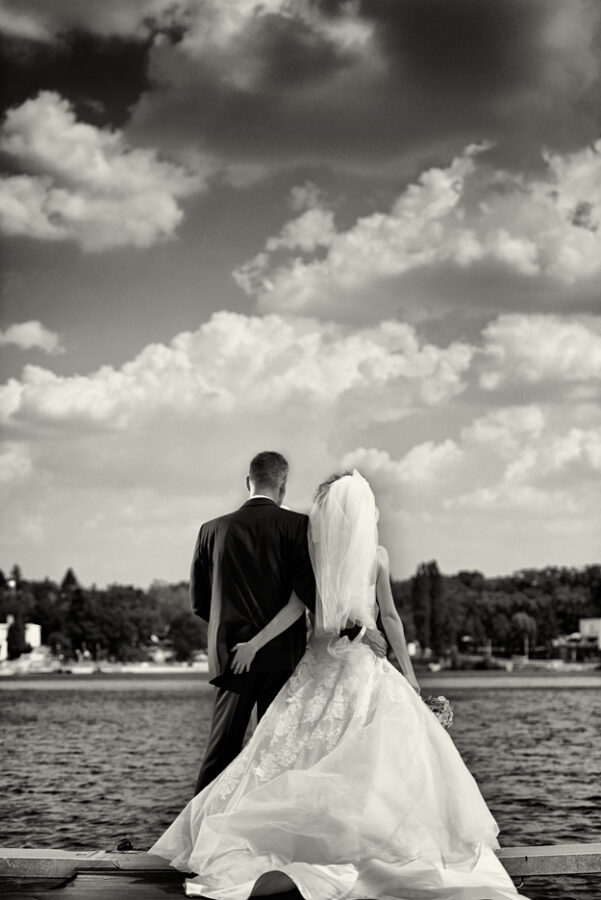 Svatba v černobílé fotografii