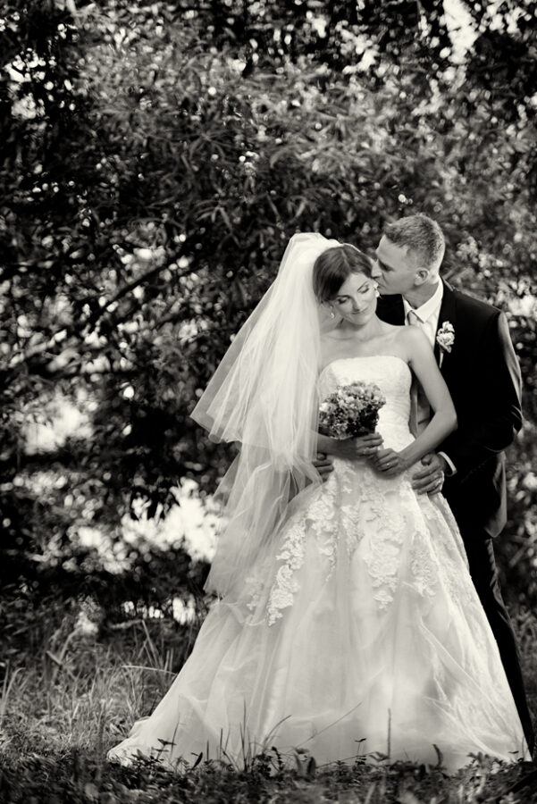 Svatba v černobílé fotografii