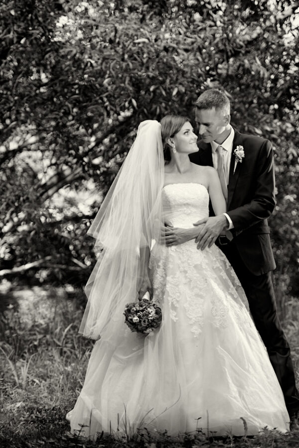 Svatba v černobílé fotografii