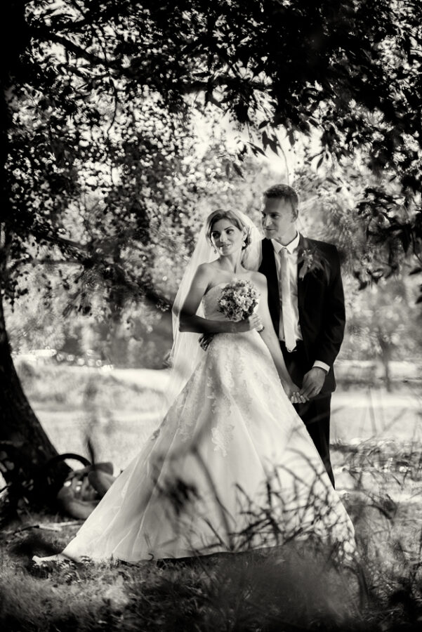 Svatba v černobílé fotografii