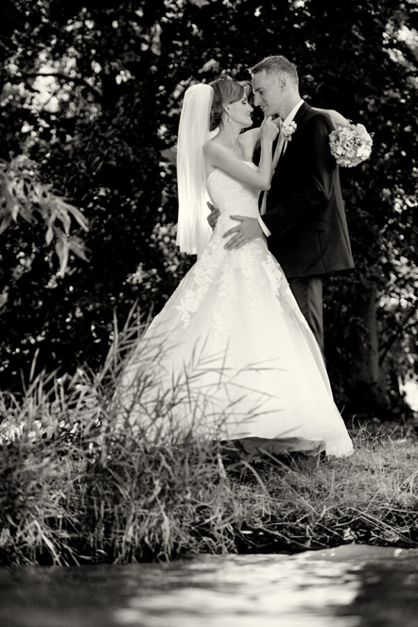 Svatba v černobílé fotografii
