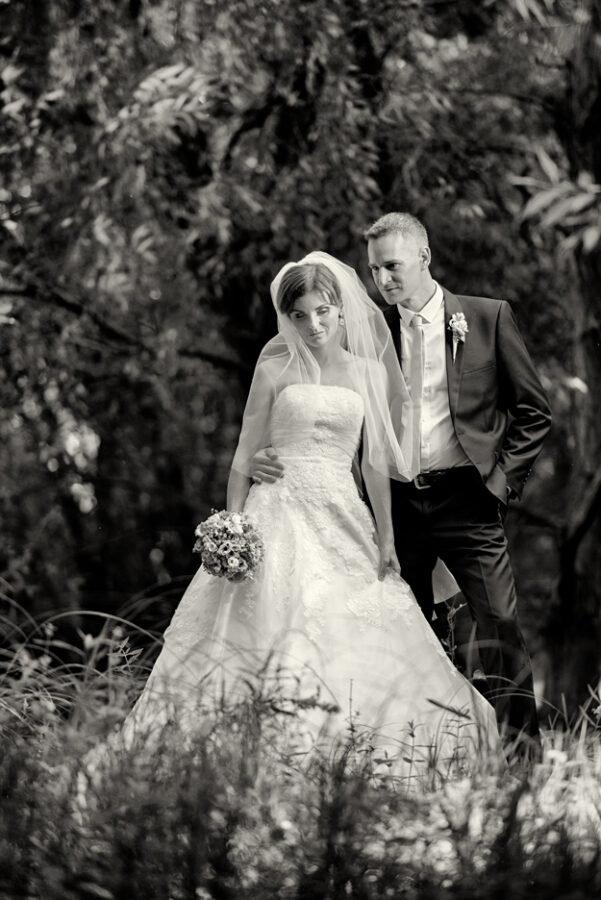 Svatba v černobílé fotografii