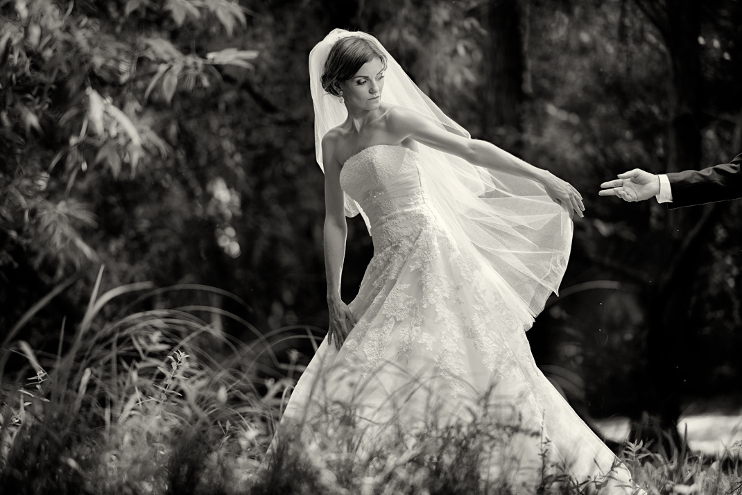 Svatba v černobílé fotografii