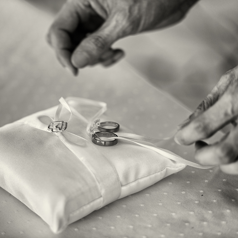 Svatba v černobílé fotografii