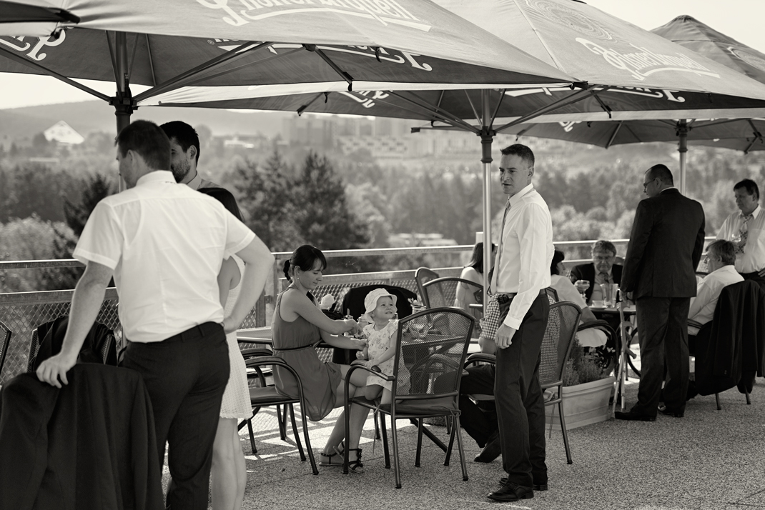 Svatba v černobílé fotografii