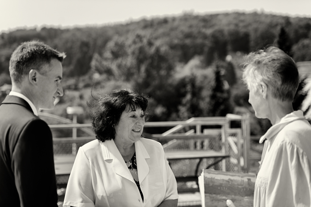 Svatba v černobílé fotografii