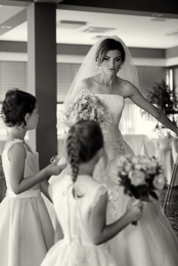 Svatba v černobílé fotografii