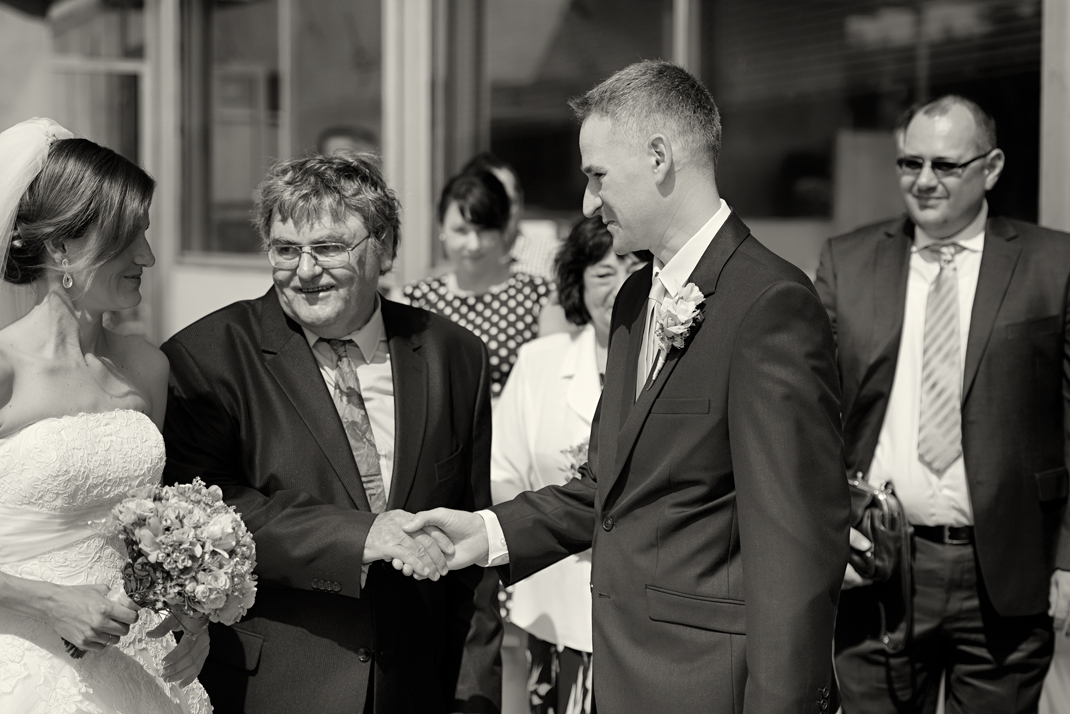 Svatba v černobílé fotografii