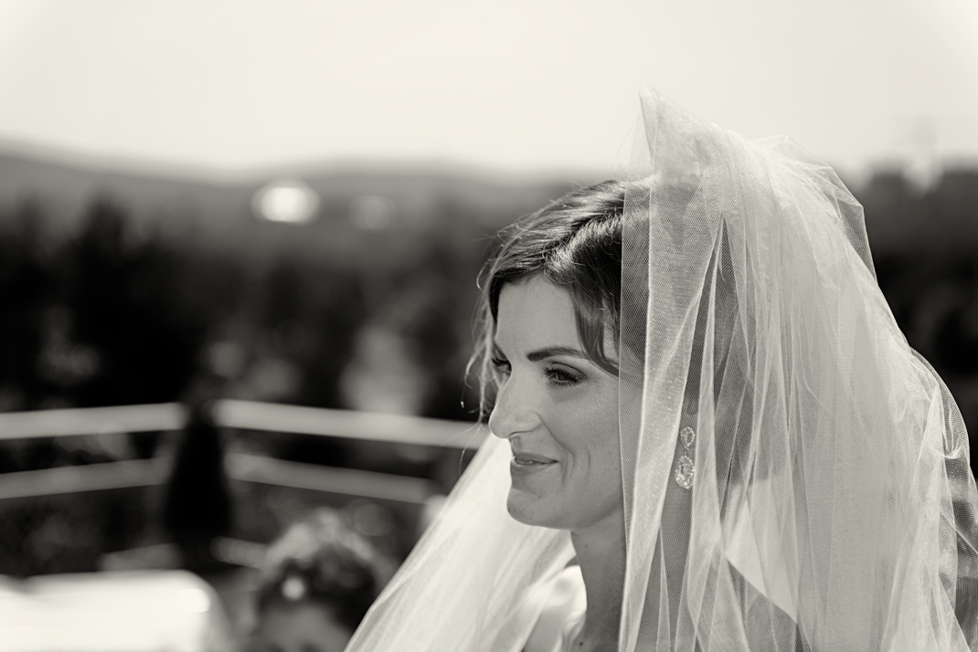 Svatba v černobílé fotografii na brněnské přehradě