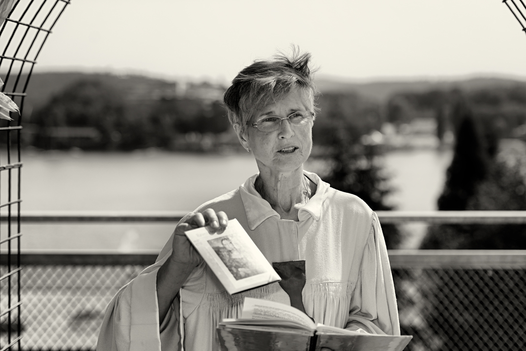 Svatba v černobílé fotografii na brněnské přehradě