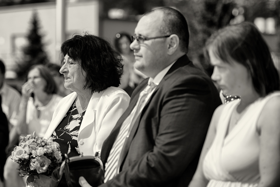 Svatba v černobílé fotografii na brněnské přehradě