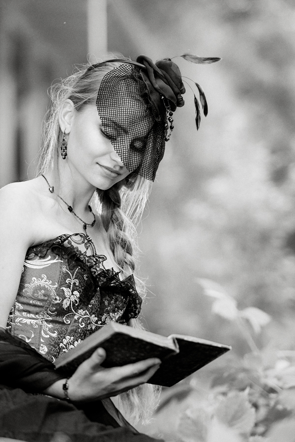 černobílá portrétní fotografie