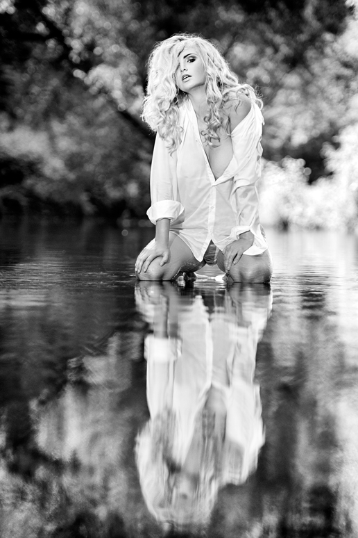 černobílá portrétní fotografie