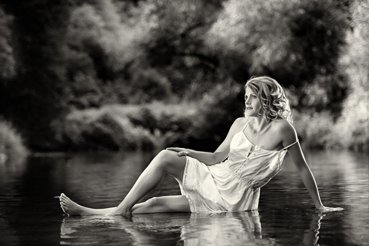 černobílá portrétní fotografie