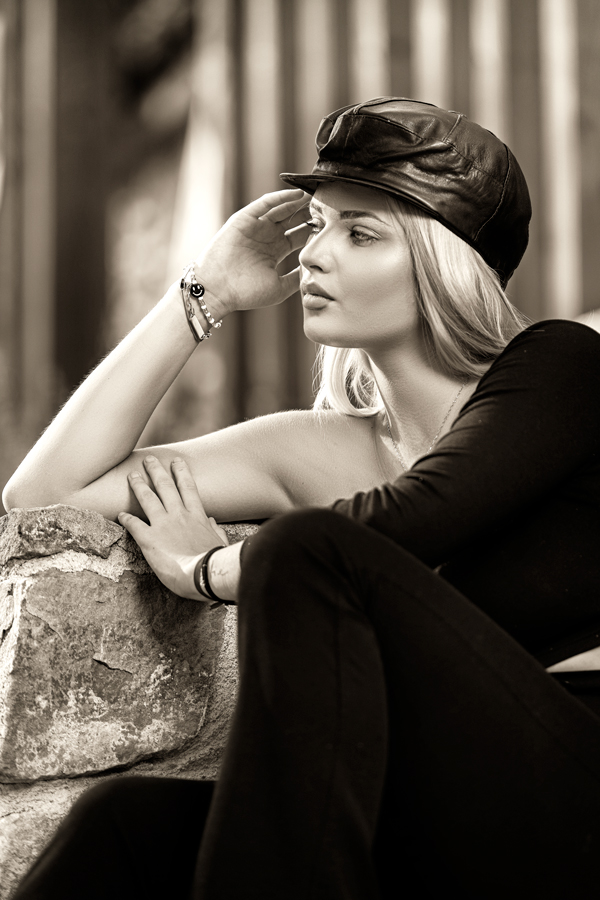 černobílá portrétní fotografie