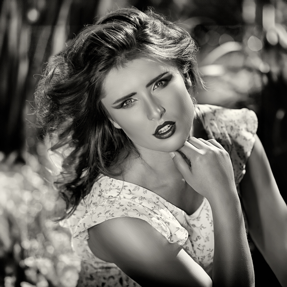 černobílá portrétní fotografie