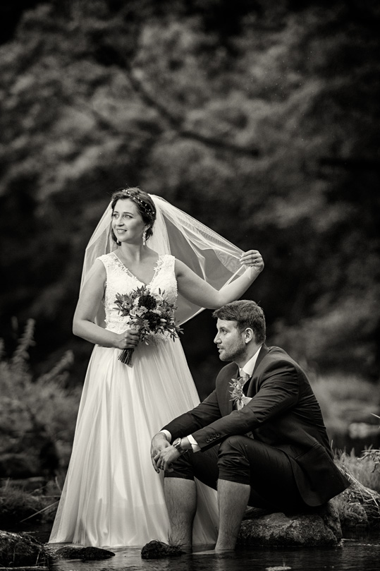 Černobílá svatební fotografie-Brno