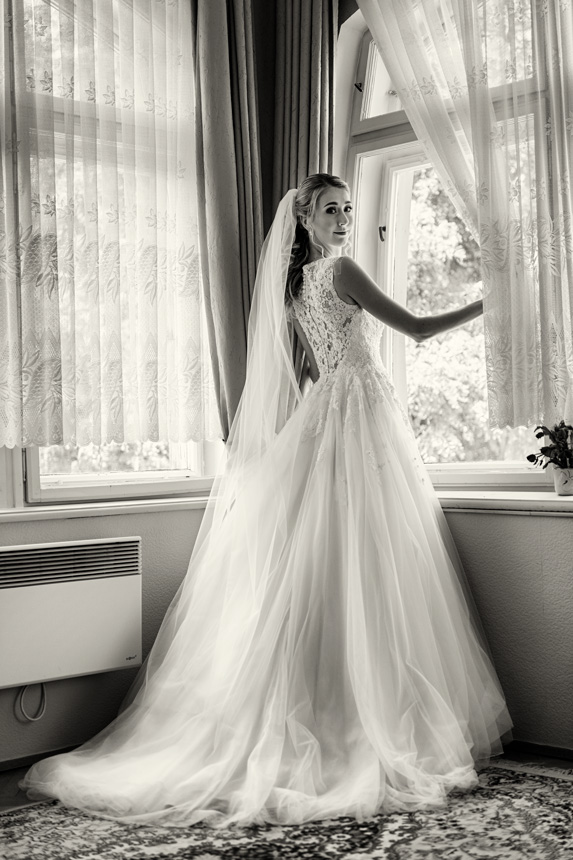 Černobílá svatební fotografie-Petr Lasák